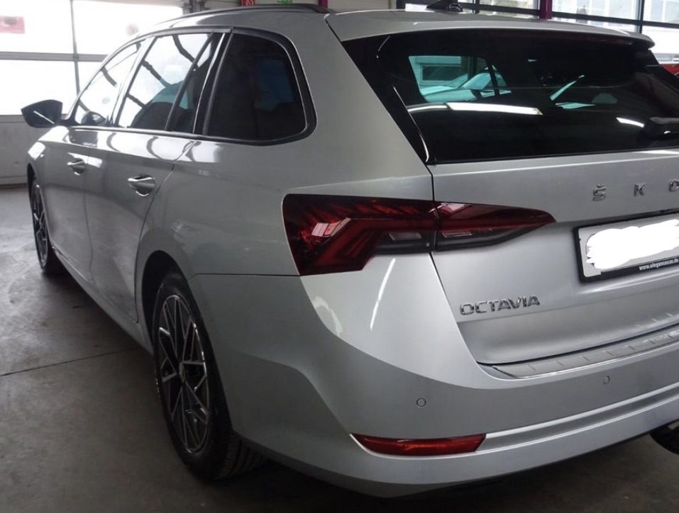 Skoda Octavia Combi 2.0 TDI DSG — Bild 3 von 7