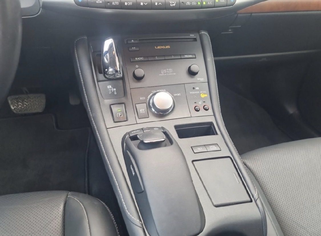 Lexus Vollhybrid — Bild 6 von 9