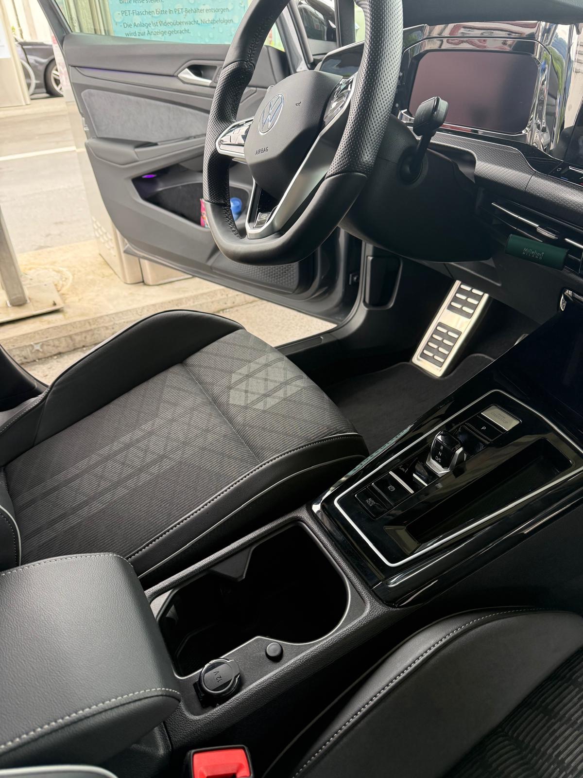 Volkswagen VW Golf R-Line — Bild 2 von 4